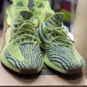 yeezy boost 350 v2 frozen yellow foot locker